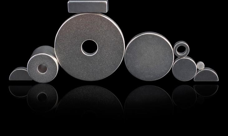 چرا آهنربا خاصیت مغناطیسی خود را از دست می‌دهد؟ (علت‌ها + روش جلوگیری)