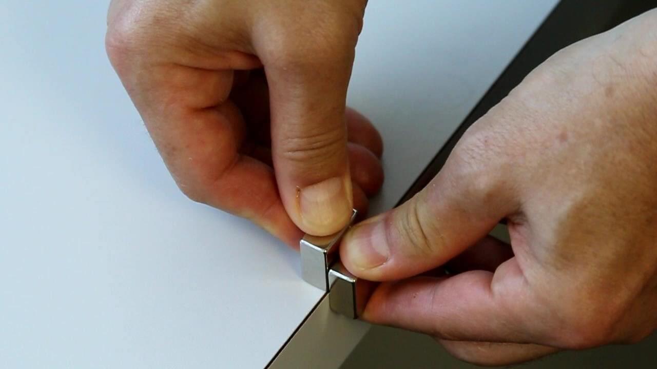 چگونه دو آهنربای قوی چسبیده به هم را جدا کنیم؟ (روش‌های امن و سریع)